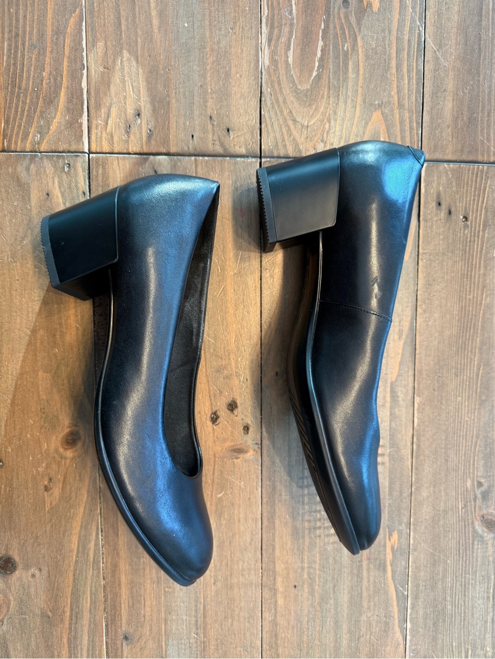 Ecco Black Rounded Toe Leather Heels - Picture 5 of 5